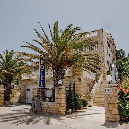 Hotel Vila Tina Arbanija Εξωτερικό φωτογραφία