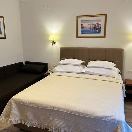 Hotel Vila Tina Arbanija Εξωτερικό φωτογραφία