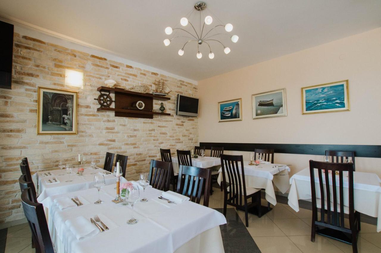 Hotel Vila Tina Arbanija Εξωτερικό φωτογραφία
