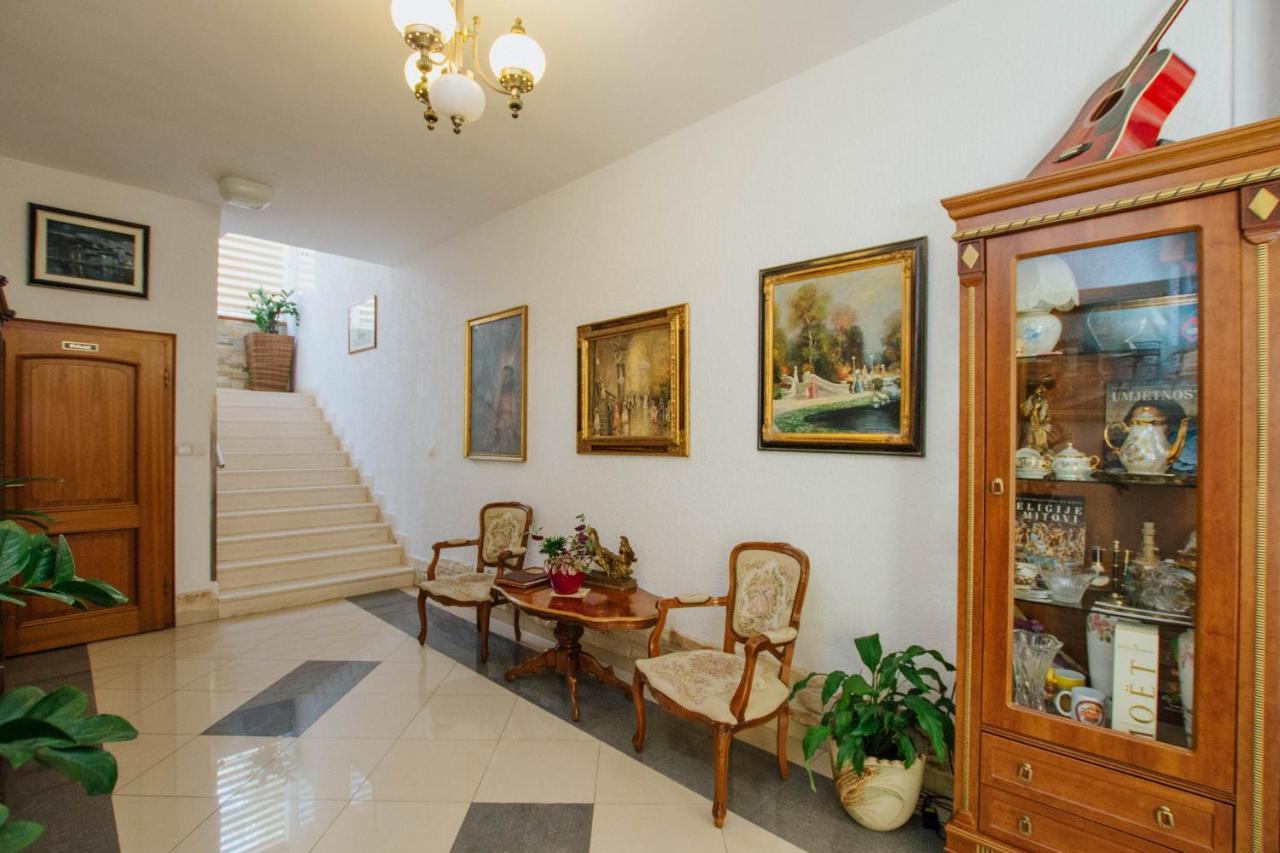 Hotel Vila Tina Arbanija Εξωτερικό φωτογραφία