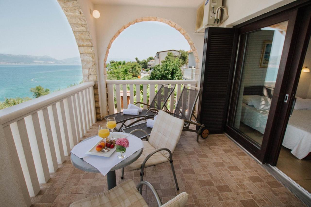 Hotel Vila Tina Arbanija Εξωτερικό φωτογραφία
