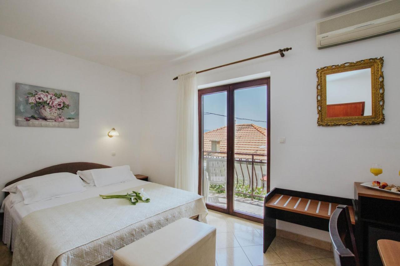 Hotel Vila Tina Arbanija Εξωτερικό φωτογραφία