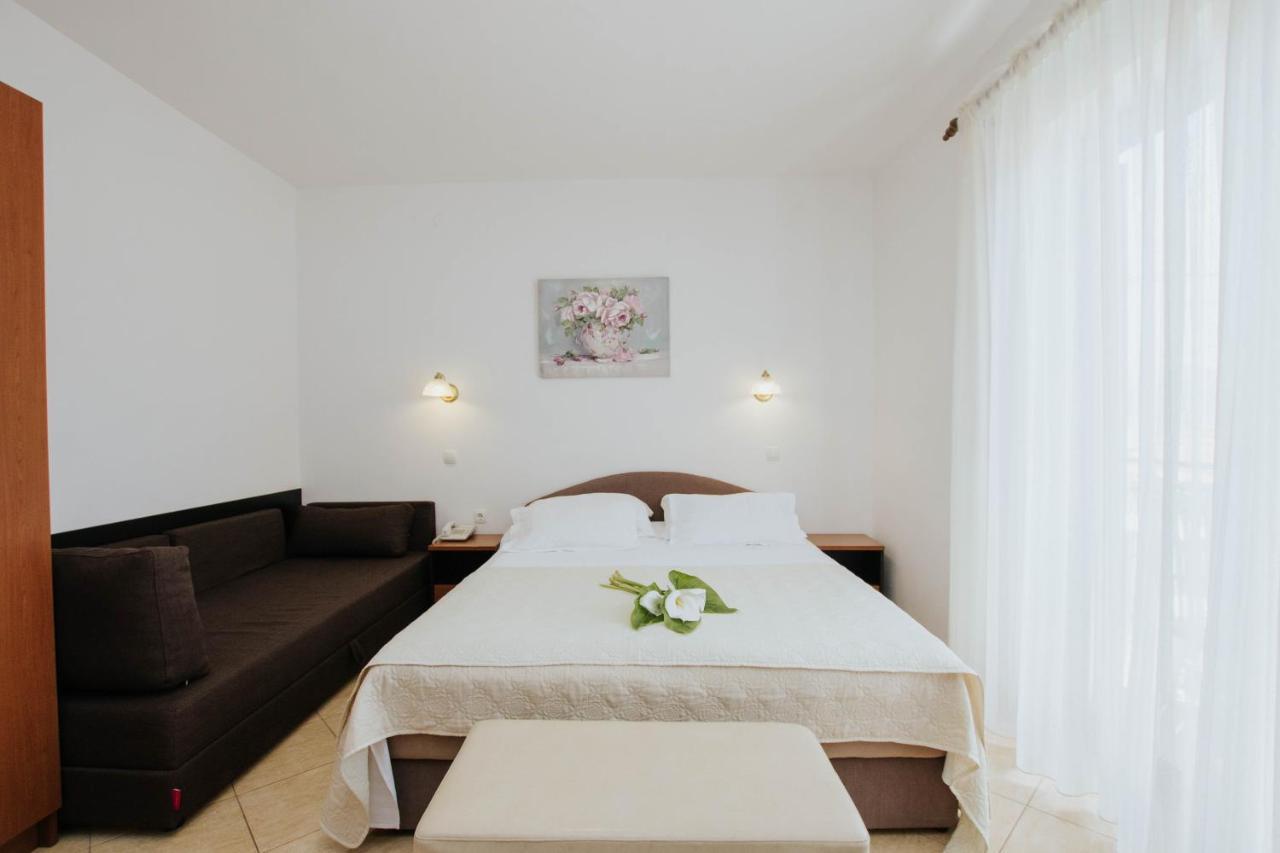 Hotel Vila Tina Arbanija Εξωτερικό φωτογραφία