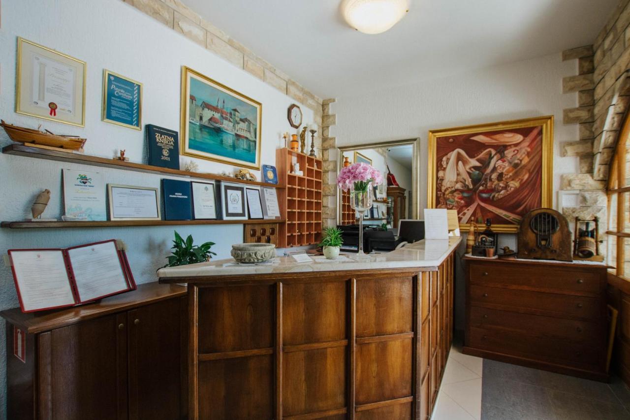Hotel Vila Tina Arbanija Εξωτερικό φωτογραφία
