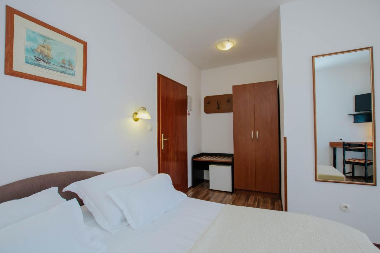 Hotel Vila Tina Arbanija Εξωτερικό φωτογραφία