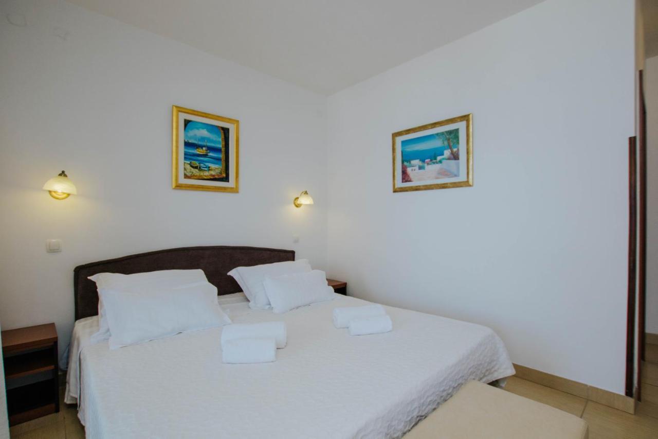 Hotel Vila Tina Arbanija Εξωτερικό φωτογραφία