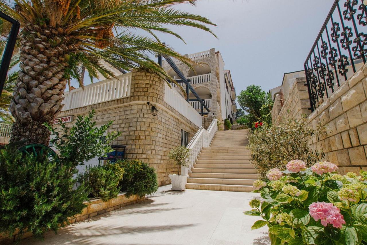 Hotel Vila Tina Arbanija Εξωτερικό φωτογραφία