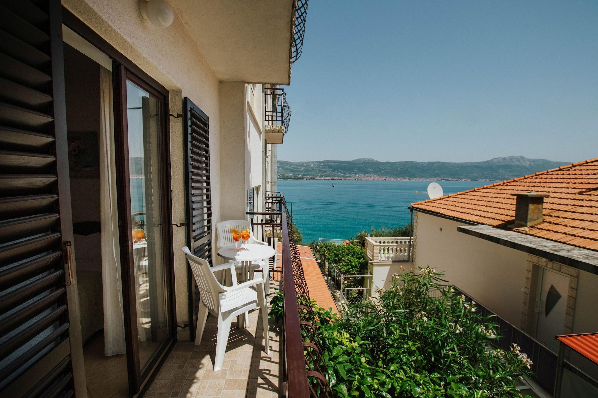 Hotel Vila Tina Arbanija Εξωτερικό φωτογραφία