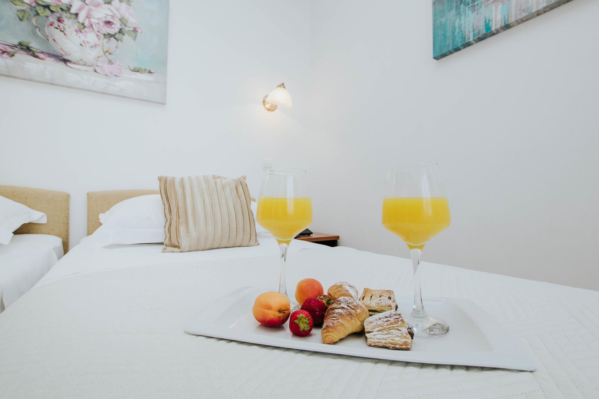 Hotel Vila Tina Arbanija Εξωτερικό φωτογραφία
