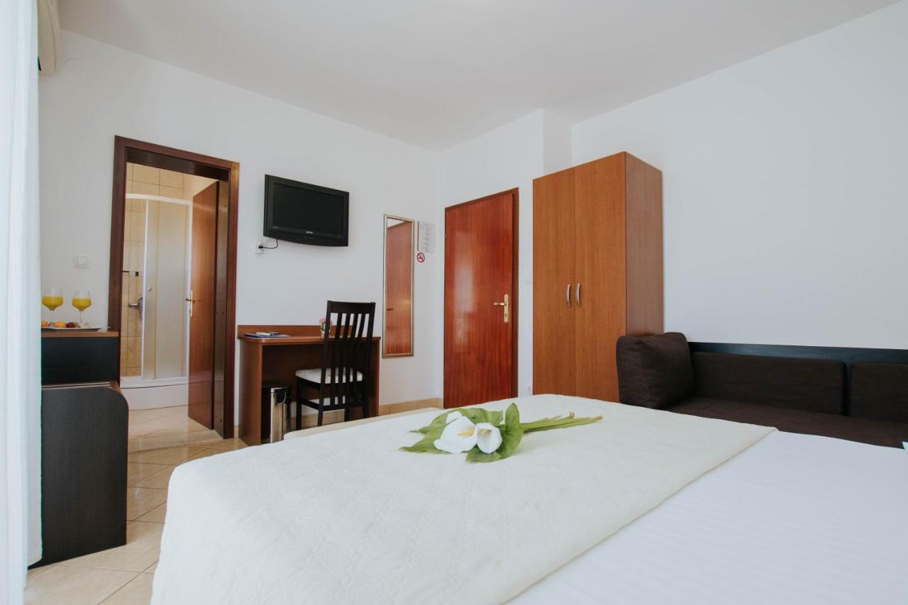 Hotel Vila Tina Arbanija Εξωτερικό φωτογραφία