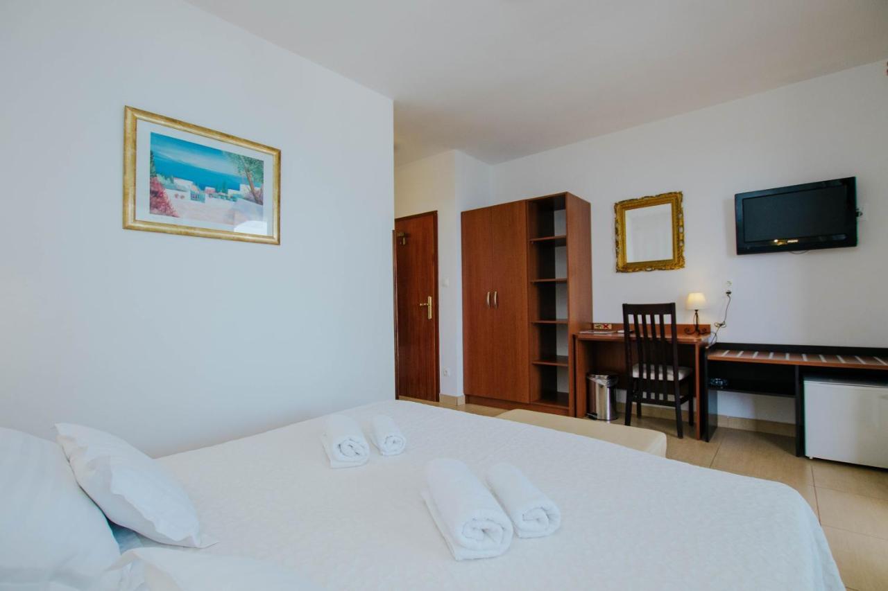 Hotel Vila Tina Arbanija Εξωτερικό φωτογραφία