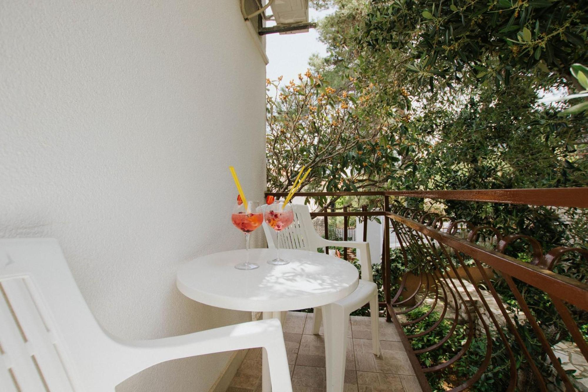 Hotel Vila Tina Arbanija Εξωτερικό φωτογραφία