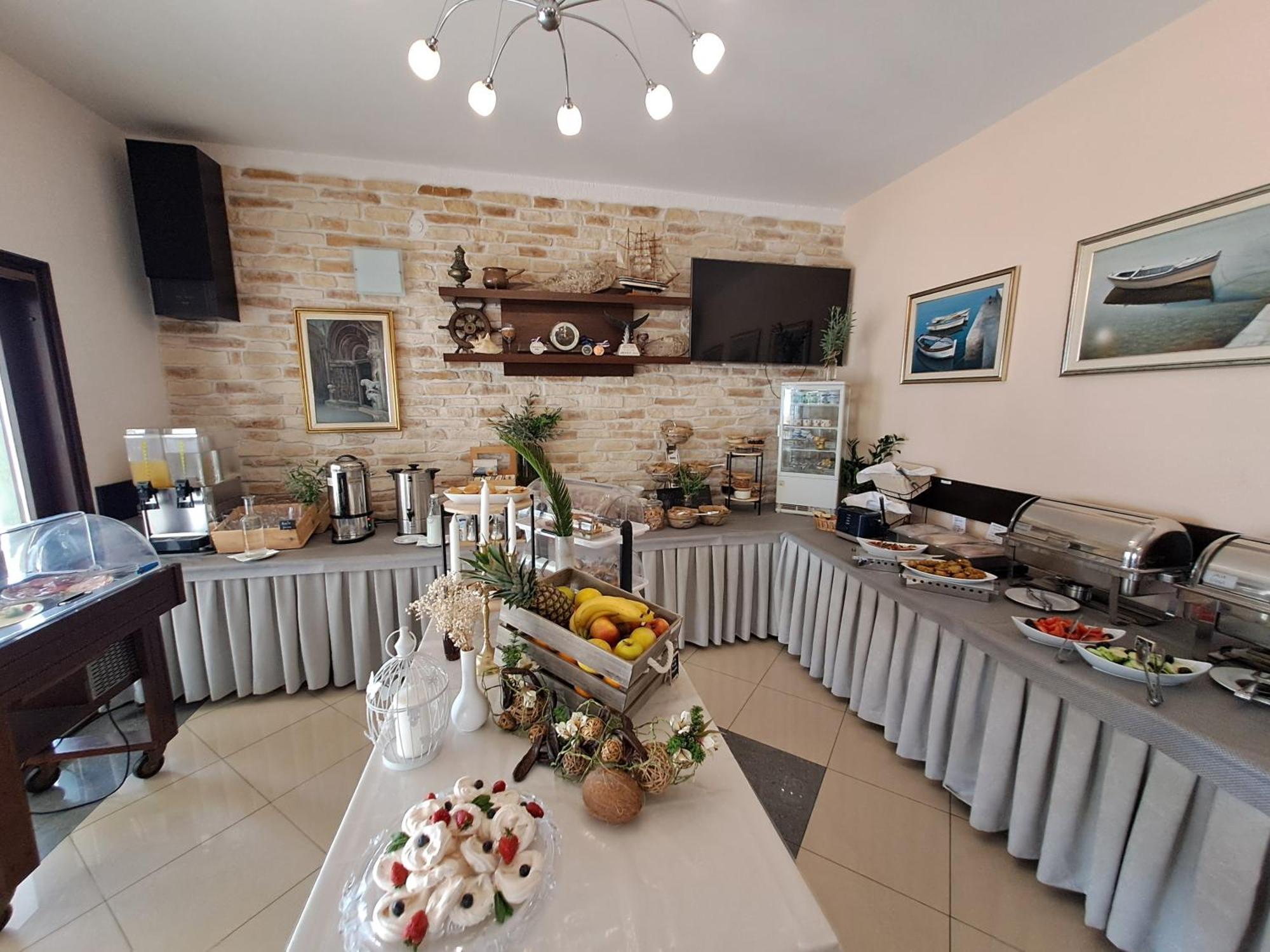 Hotel Vila Tina Arbanija Εξωτερικό φωτογραφία