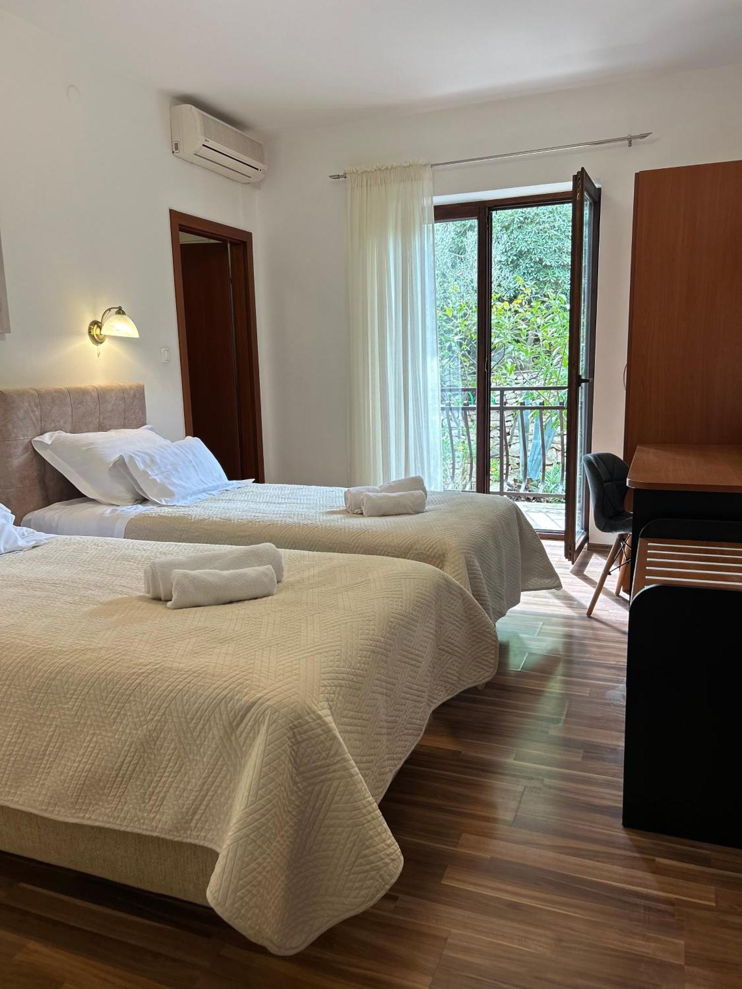Hotel Vila Tina Arbanija Εξωτερικό φωτογραφία