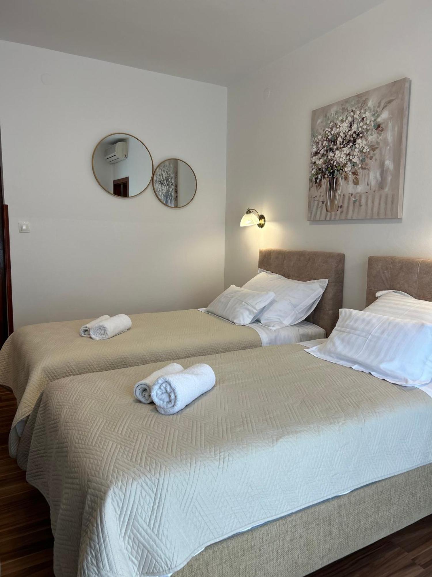 Hotel Vila Tina Arbanija Εξωτερικό φωτογραφία