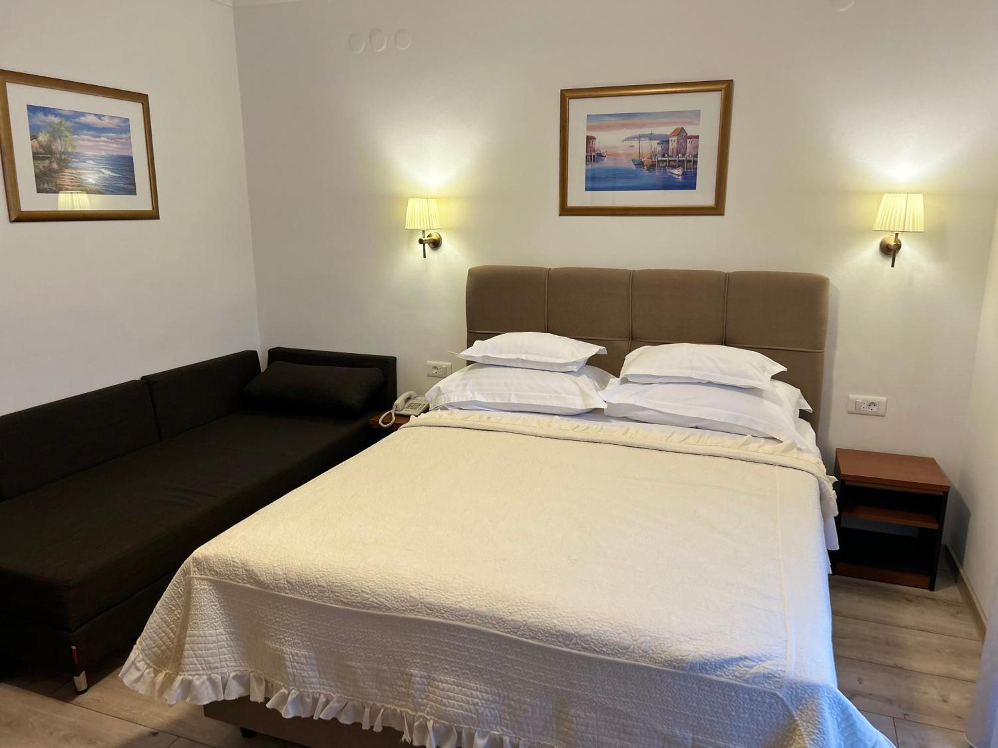 Hotel Vila Tina Arbanija Εξωτερικό φωτογραφία