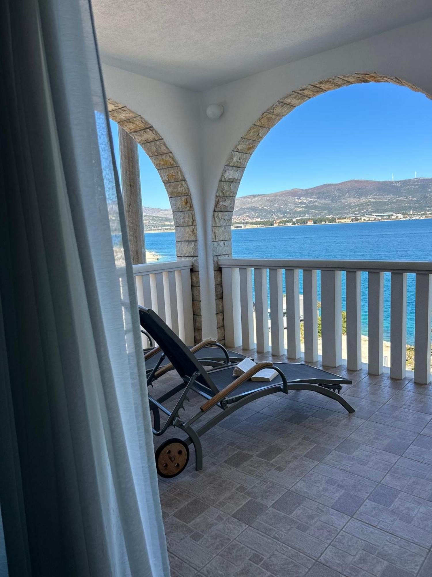 Hotel Vila Tina Arbanija Εξωτερικό φωτογραφία