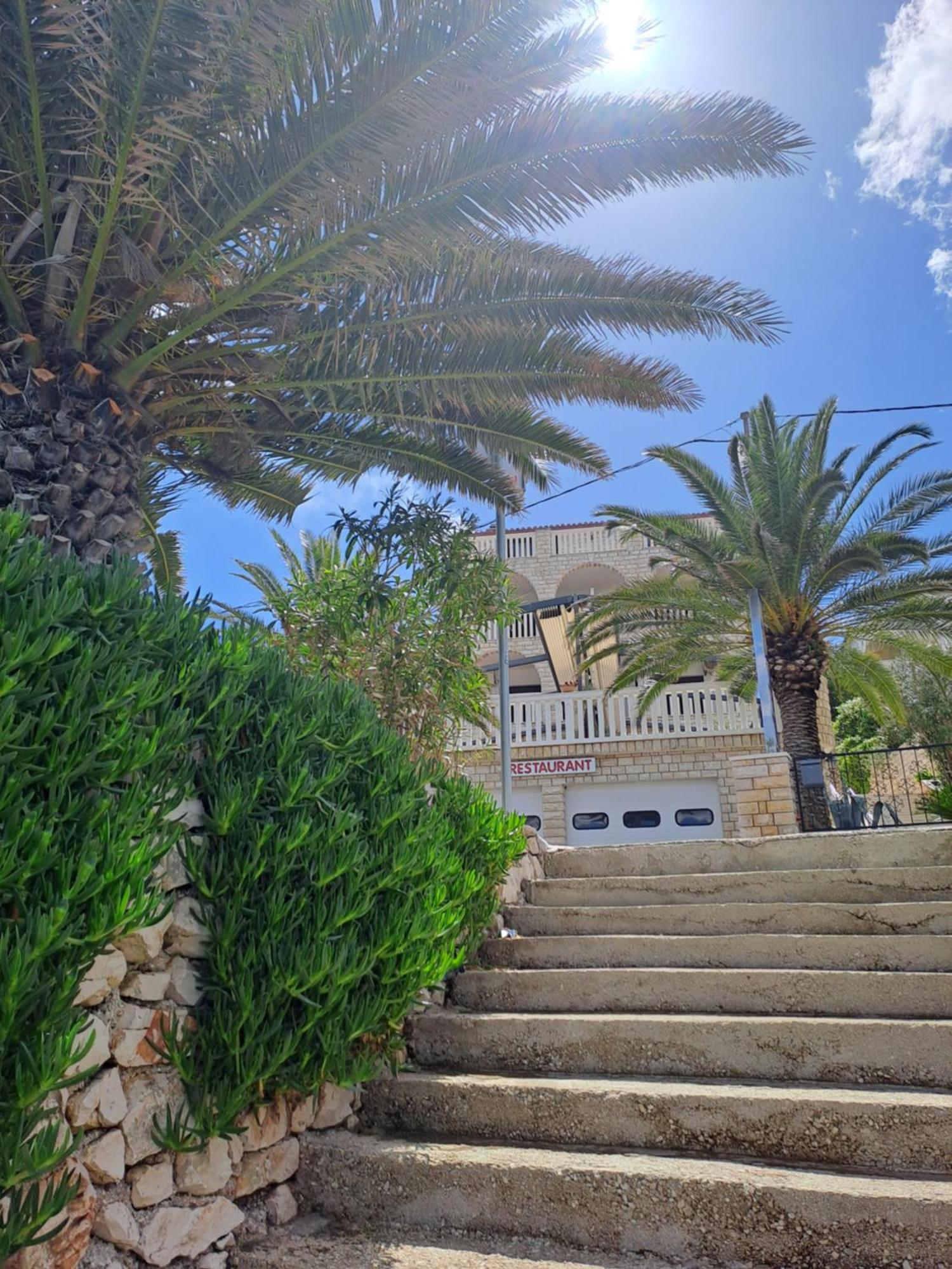 Hotel Vila Tina Arbanija Εξωτερικό φωτογραφία
