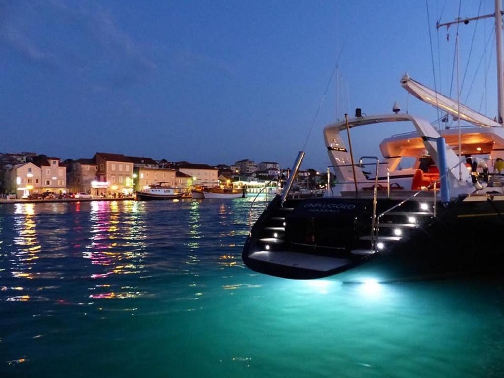 Hotel Vila Tina Arbanija Εξωτερικό φωτογραφία