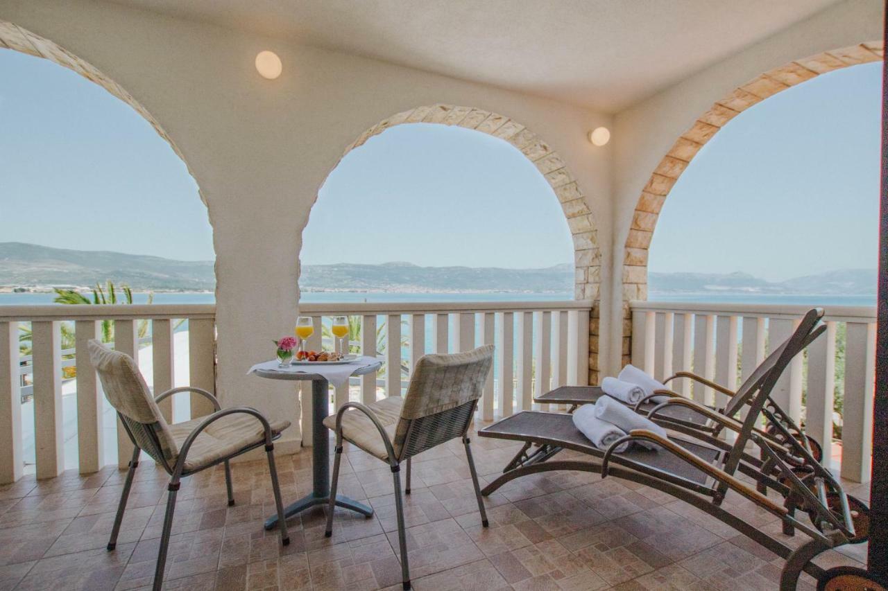 Hotel Vila Tina Arbanija Εξωτερικό φωτογραφία
