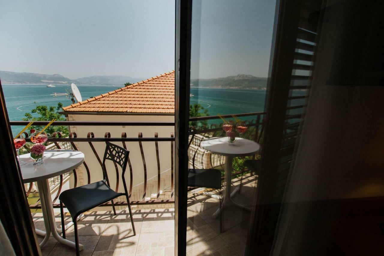 Hotel Vila Tina Arbanija Εξωτερικό φωτογραφία
