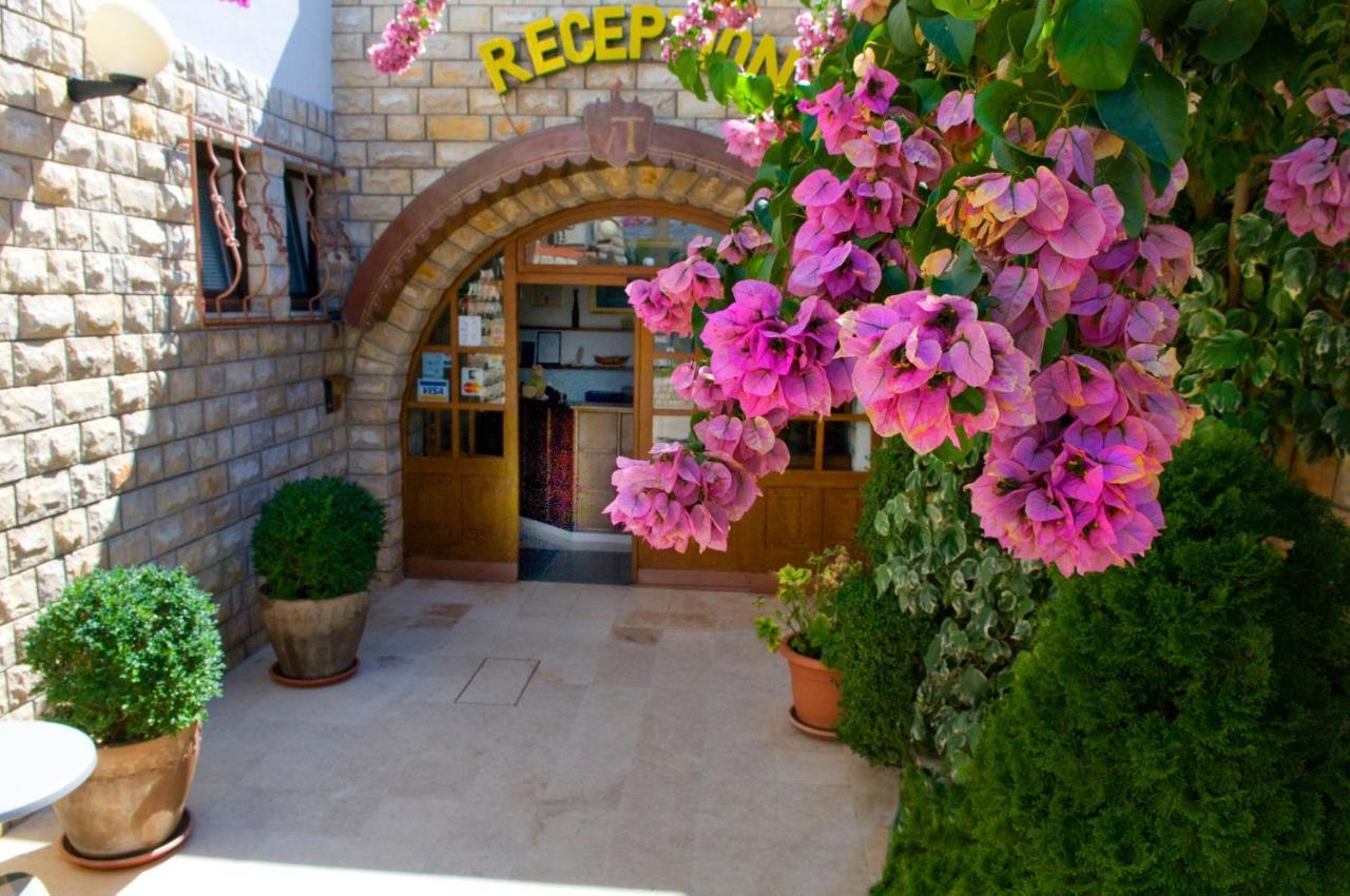 Hotel Vila Tina Arbanija Εξωτερικό φωτογραφία